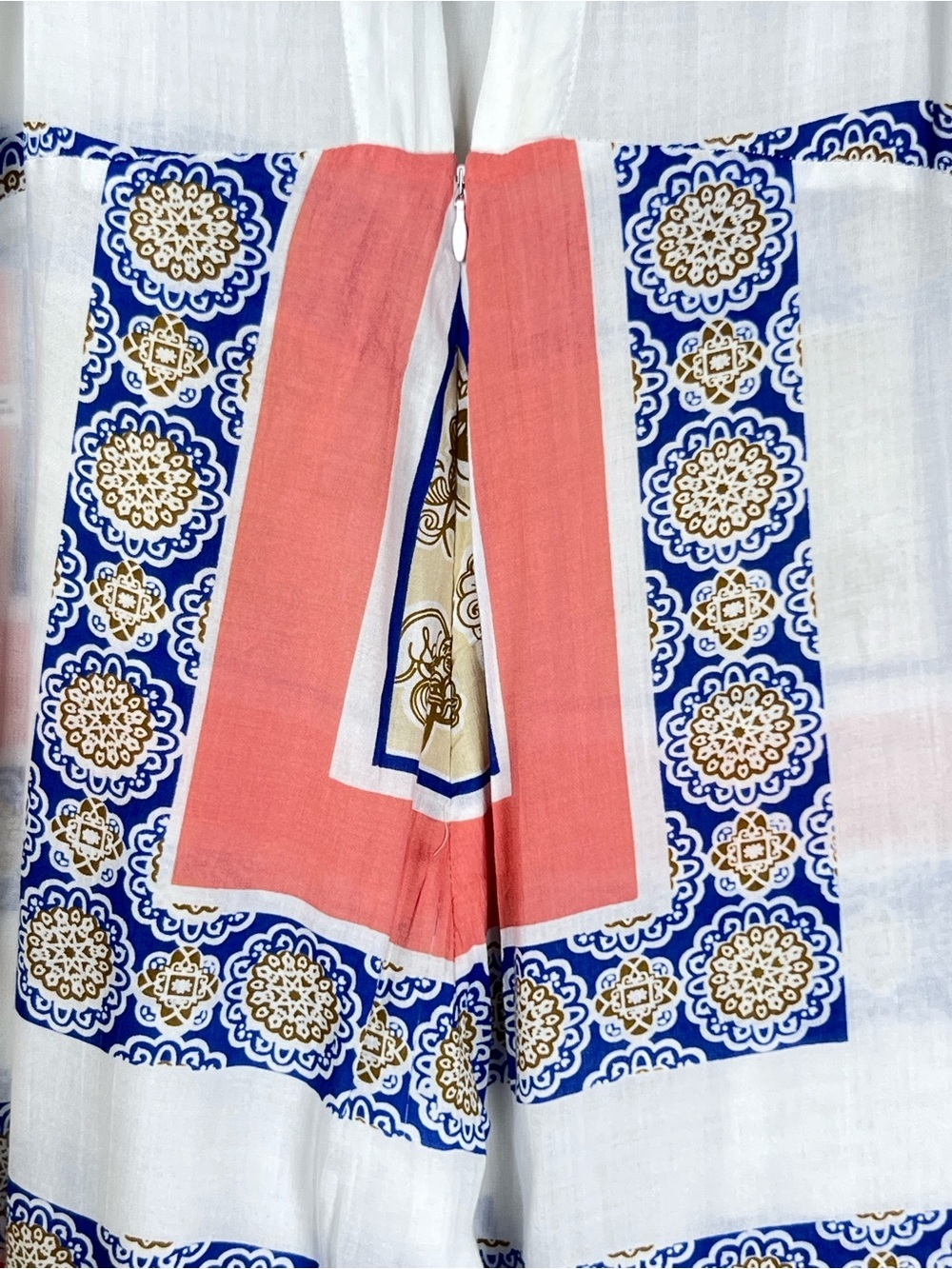 Maurie + Eve Sleeveless Printed White, Coral & Blue Jumpsuit Size Medium - Picture 4 of 7